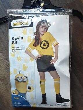Minion Kevin Kids Yellow Costume Shirt with Goggles and Socks Plus Kevin Hair